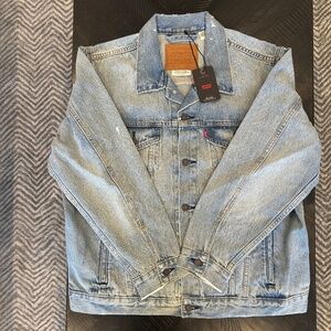 LEVI'S RELAXED FIT TRUCKER JACKET, Brand NWT